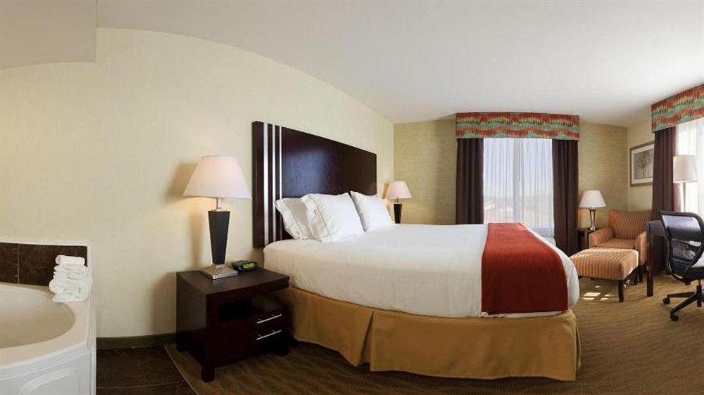 Holiday Inn Express Hotel & Suites Hamburg By Ihg Экстерьер фото