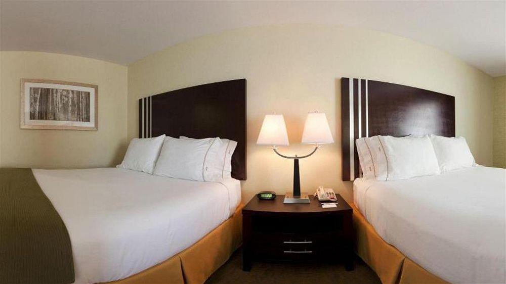 Holiday Inn Express Hotel & Suites Hamburg By Ihg Экстерьер фото