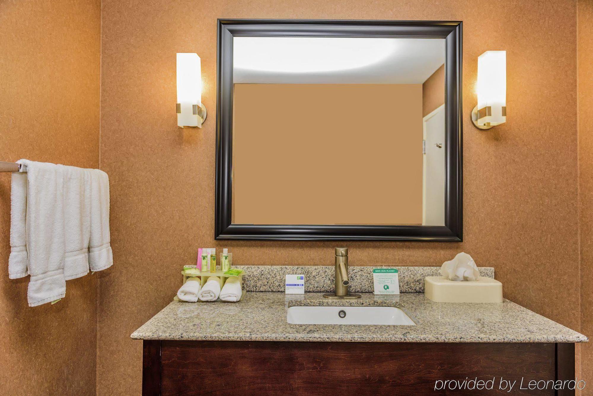 Holiday Inn Express Hotel & Suites Hamburg By Ihg Экстерьер фото
