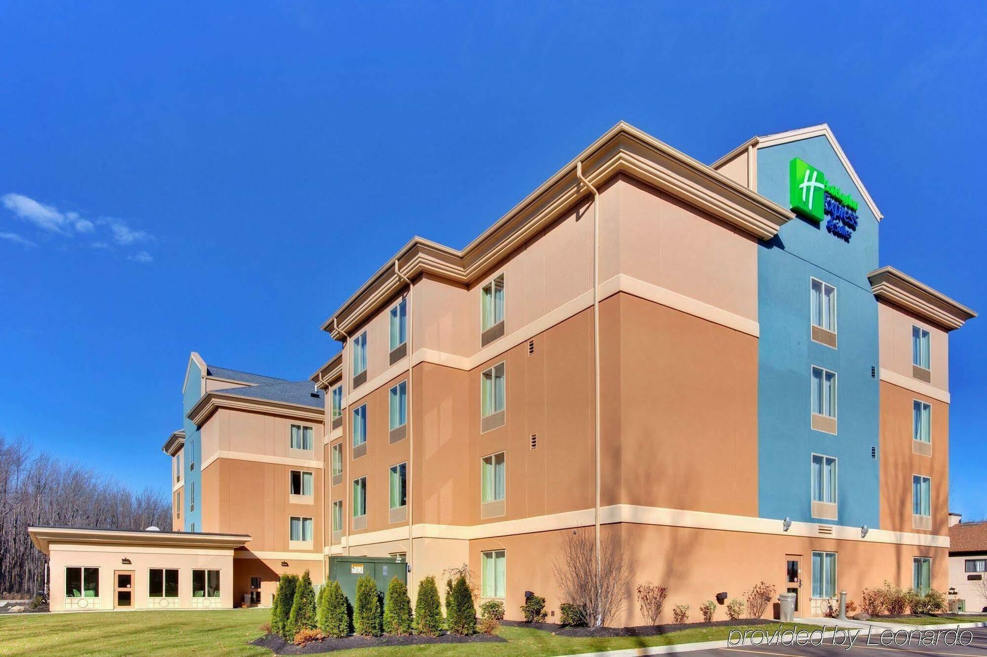 Holiday Inn Express Hotel & Suites Hamburg By Ihg Экстерьер фото