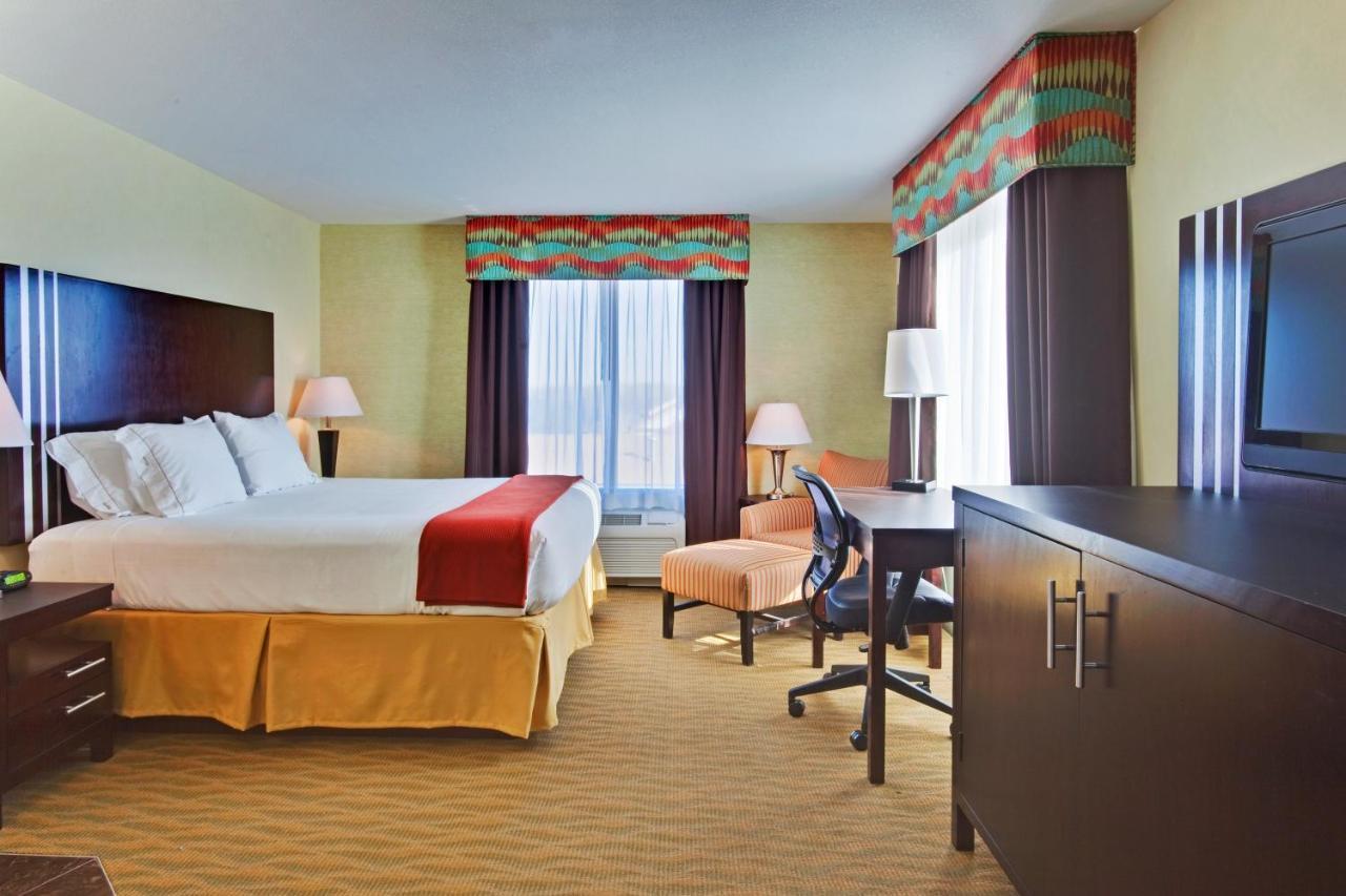 Holiday Inn Express Hotel & Suites Hamburg By Ihg Экстерьер фото